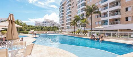 2 utendørsbassenger