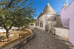 Property grounds - I Trulli della Collina by BarbarHouse (Locorotondo)