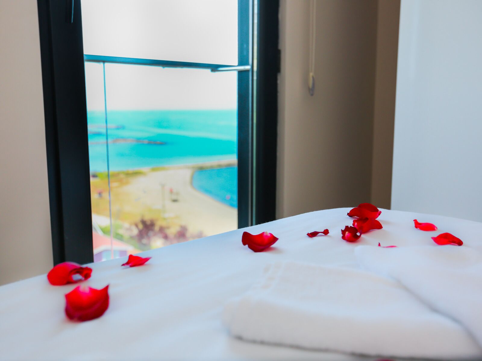 Apartamento Deluxe, vistas al mar | Caja fuerte, escritorio, sistema de insonorización