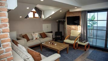 Deluxe Apartment, Sea View | Living area