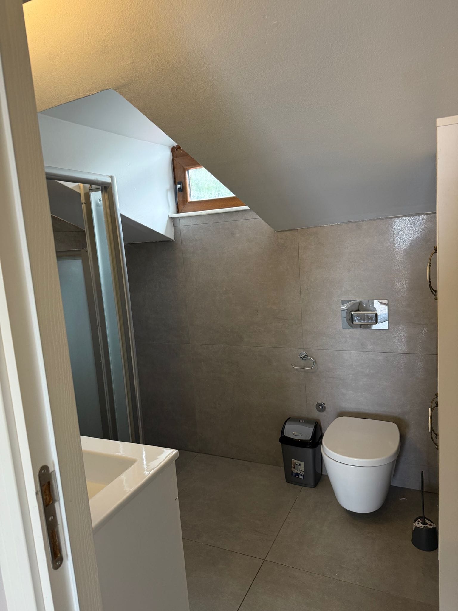 Deluxe Apartment, Sea View | Bathroom | Shower, hair dryer, slippers, towels