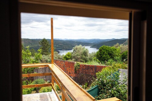 Cozy house with magnificent views over the River Zêzere.