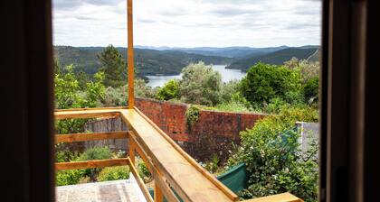 Cozy house with magnificent views over the River Zêzere.