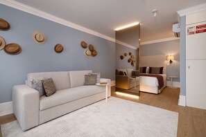 TV - Charming Studio for 4 in Historical Center (Oporto)
