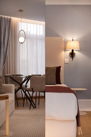 Iron/ironing board, free WiFi, bed sheets - Charming Studio for 4 in Historical Center (Oporto)