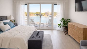 2 makuuhuonetta, työpöytä, silitysrauta/-lauta, ilmainen Wi-Fi