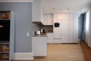 Fridge, microwave, oven, coffee/tea maker - Modern Studio for 4 in Historical Center (Oporto)