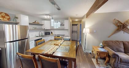 Near the slopes in Avon!