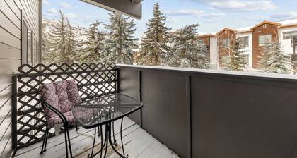 Near the slopes in Avon!