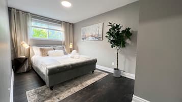 Desk, WiFi, bed sheets