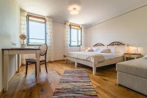 Habitación superior con 1 cama doble o 2 individuales