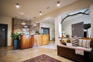 ฝ่ายต้อนรับ