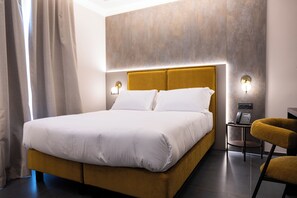 Family Suite, City View | In-room safe, desk, free WiFi, bed sheets - Hotel Moderno (Bari)