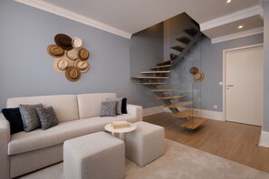 TV - Comfy 3BR Duplex in Historical Center (Oporto)