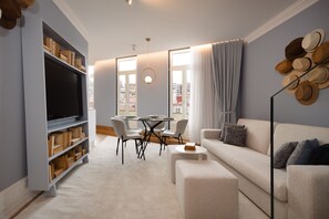 TV - Comfy 3BR Duplex in Historical Center (Oporto)