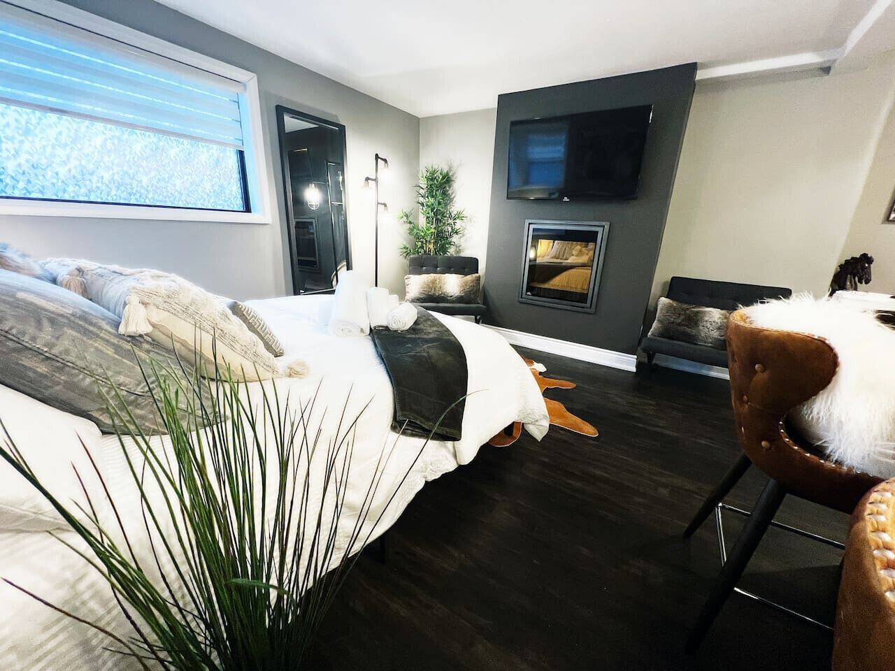 Escritorio, wifi y ropa de cama 