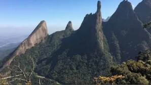 A mountainous landscape with prominent rock formations and dense forest. - Studio 325 Teresópolis - Best Location.  WATERFALLS AND GASTRONOMY (Teresópolis)
