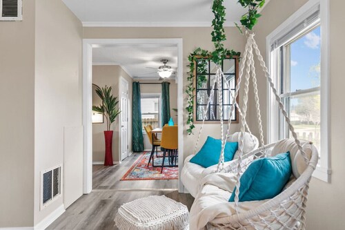 Cozy Oshkosh Home Minutes from UW, EAA & Downtown