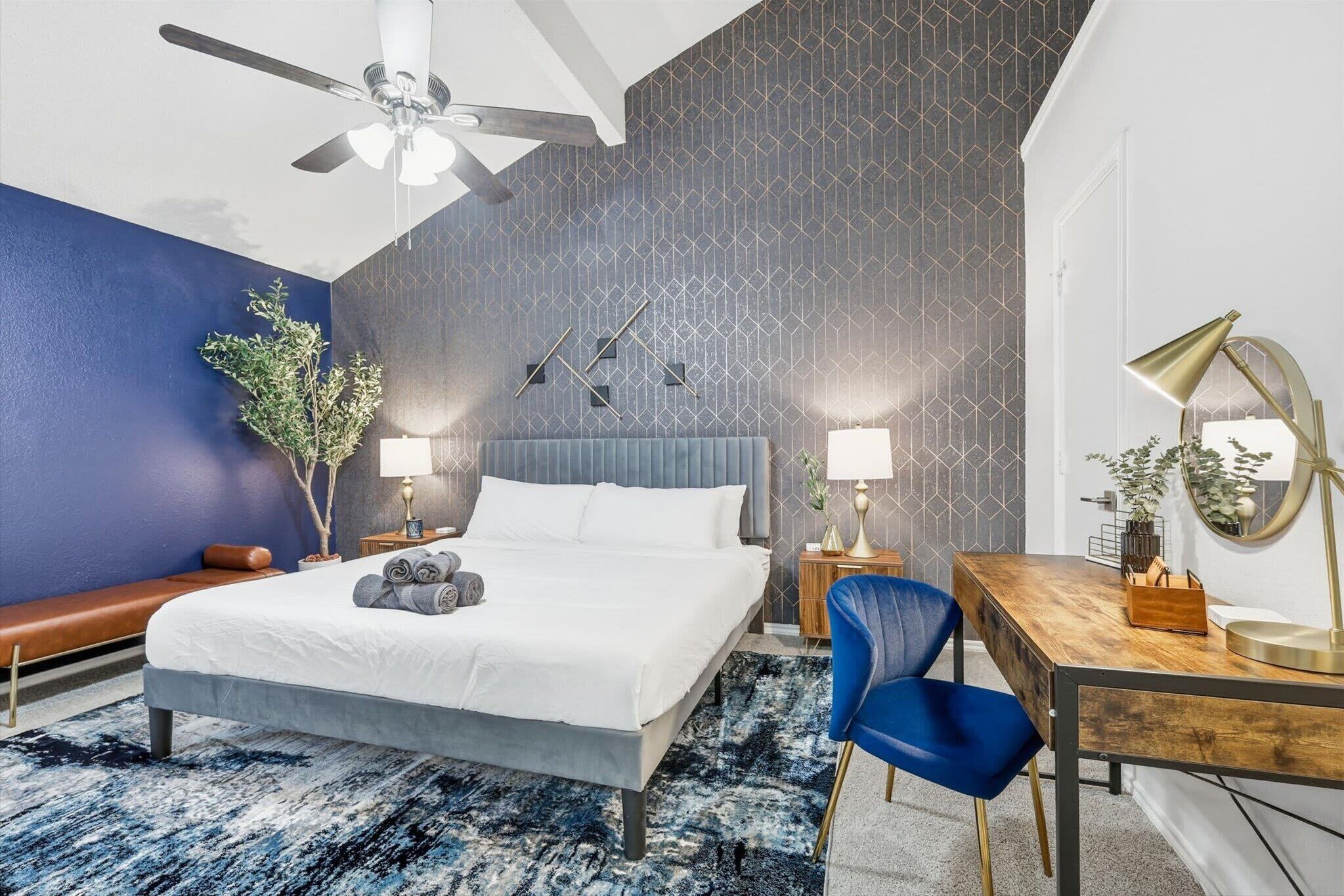 4 bedrooms, desk, iron/ironing board, WiFi