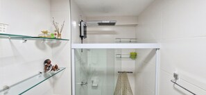 Apartment | Bathroom | Shower, towels, soap, toilet paper - COPIA0104 - Torre Piatã Residence (Salvador)