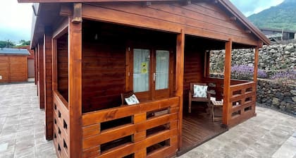 Betenama - Rustic Hideaway with Pool & Garden