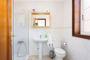 Hair dryer, towels - TenoHomes Warm and Comfortable Stay, Los Silos (Buenavista del Norte)