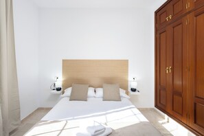 3 bedrooms, iron/ironing board, WiFi, bed sheets - TenoHomes Warm and Comfortable Stay, Los Silos (Buenavista del Norte)