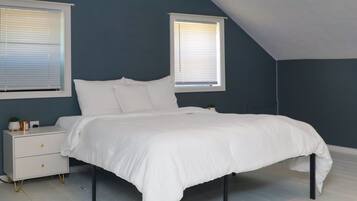 4 bedrooms, iron/ironing board, WiFi, bed sheets