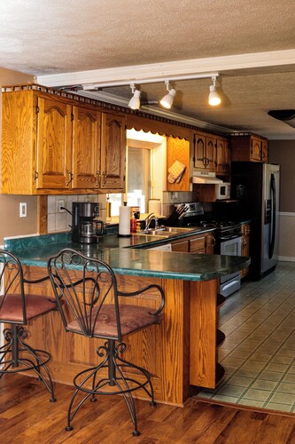 Perfect Family Getaway: 4-Bedroom Home in the Country