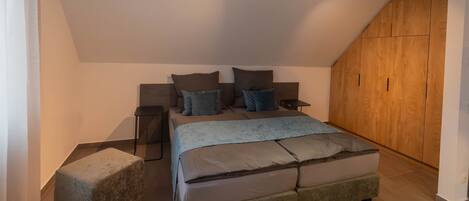 2 habitaciones, tabla de planchar con plancha, wifi y ropa de cama