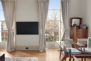 Interior - Compton Terrace N1 🚇 Highbury and Islignton (London)
