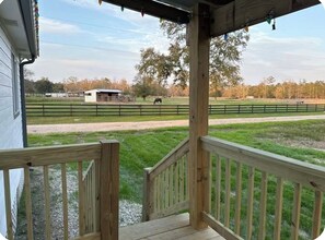 Property grounds - 3-bedroom farmhouse in Ponchatoula with barn access (Ponchatoula)