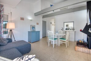 TV - MIRAVETTE: Cozy house in L’Escala near the harbor (L'Escala)