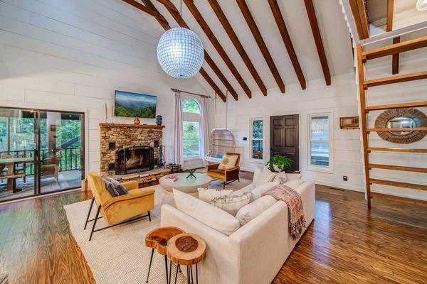 From top to bottom, this home will have you feeling cool, calm, & blissful