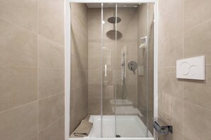 Shower, hair dryer, bidet, towels - Double apartment with 2 independent entrances in the historic center of Florence (Firenze)