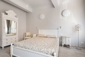 3 bedrooms, iron/ironing board, Internet, bed sheets - Double apartment with 2 independent entrances in the historic center of Florence (Firenze)
