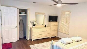 4 soverom, strykejern/-brett, wi-fi og sengetøy