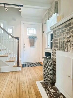 Interior - Charming Coastal Adult Retreat (Virginia Beach)
