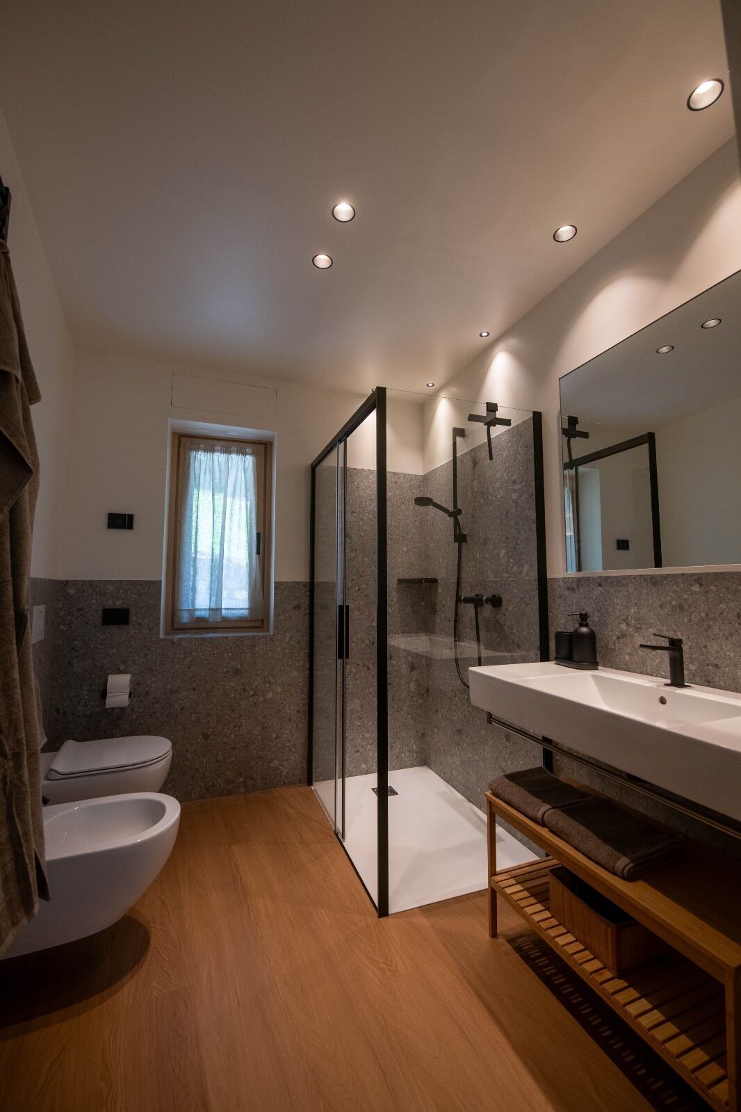 Een douche, een haardroger, een bidet