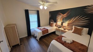 3 bedrooms, desk, iron/ironing board, travel crib