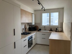 Fridge, microwave, oven, stovetop - Bright 63m² Ideally located for professionals and 2 steps from the botanical gardens. (Brest)