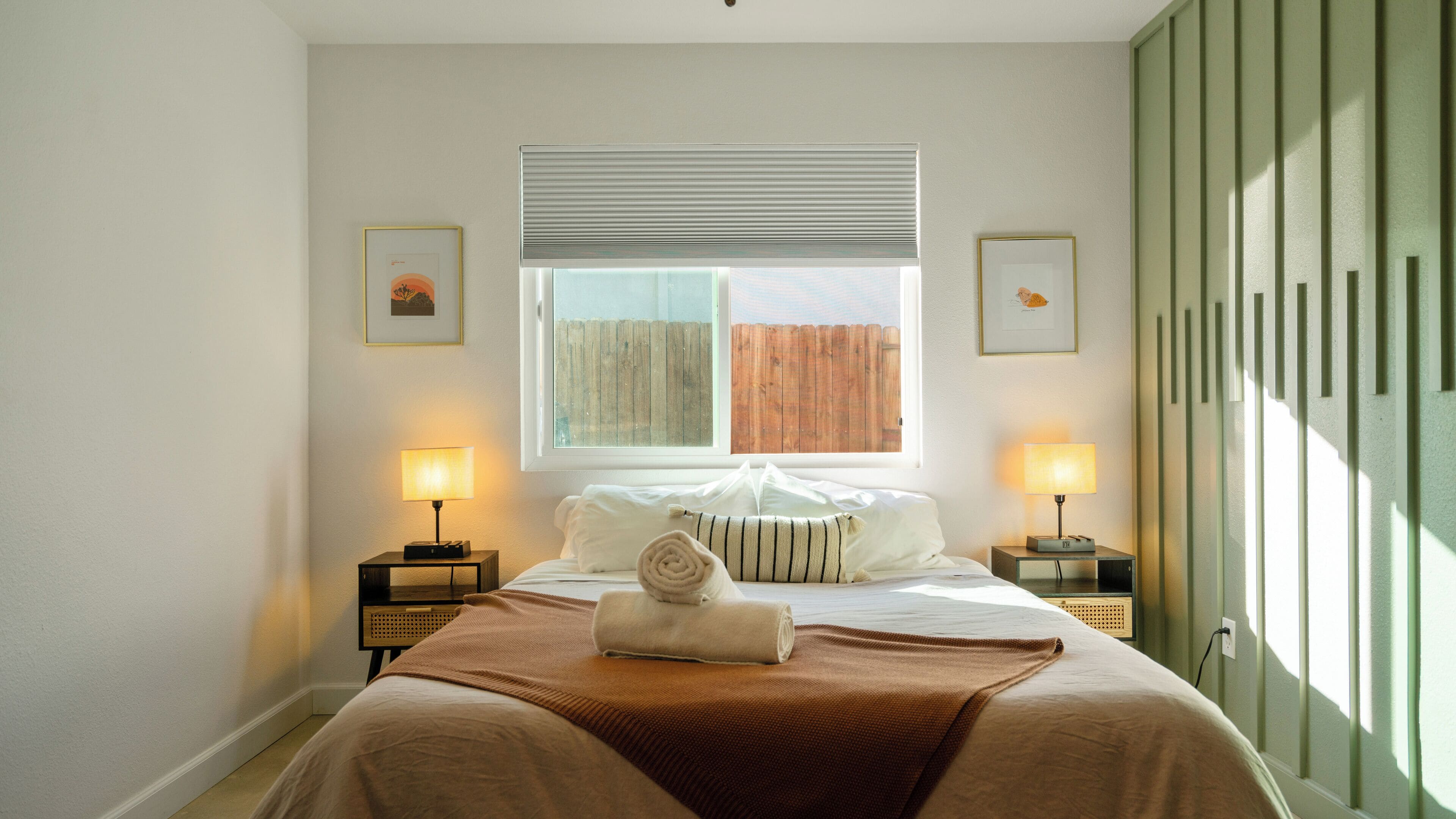 2 室のベッドルーム、アイロン / アイロン台、WiFi、ベッドシーツ