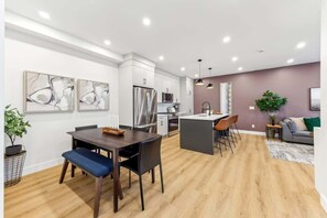 Interior - Two King Suites, Near Transit LRT, Garage, Balcony (Calgary)