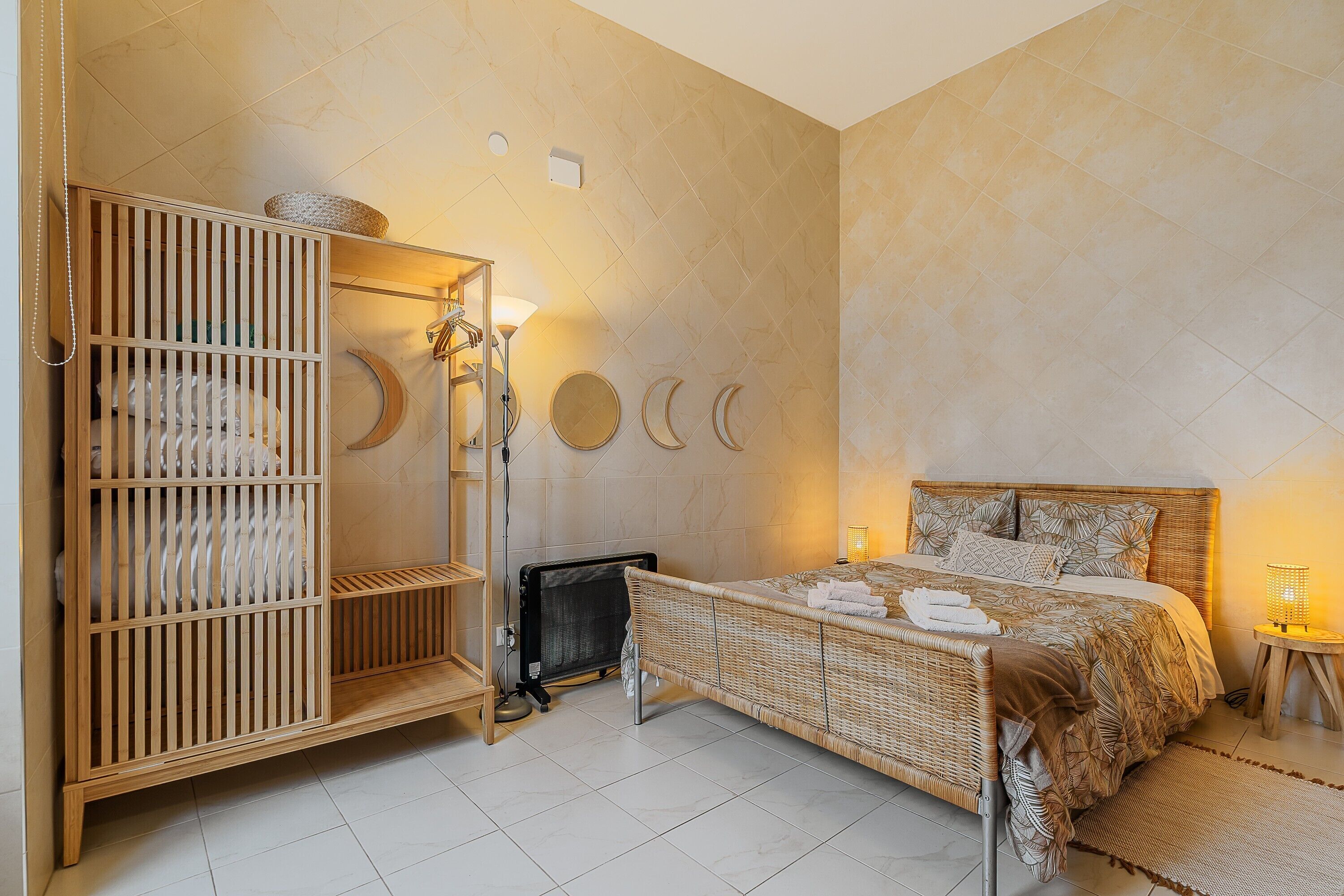 1 多间卧室、熨斗/熨衣板、WiFi、床单