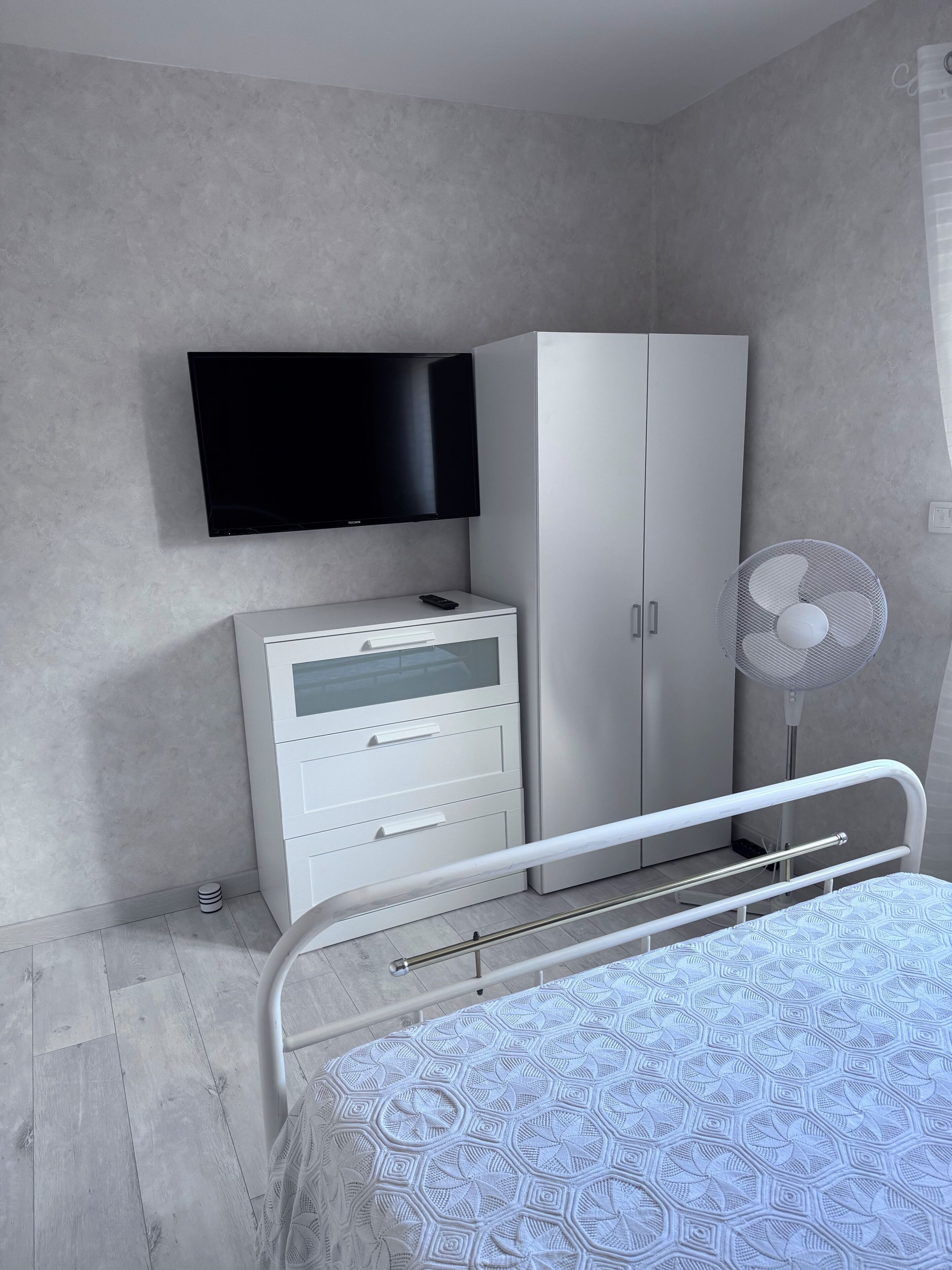 2 bedrooms, iron/ironing board
