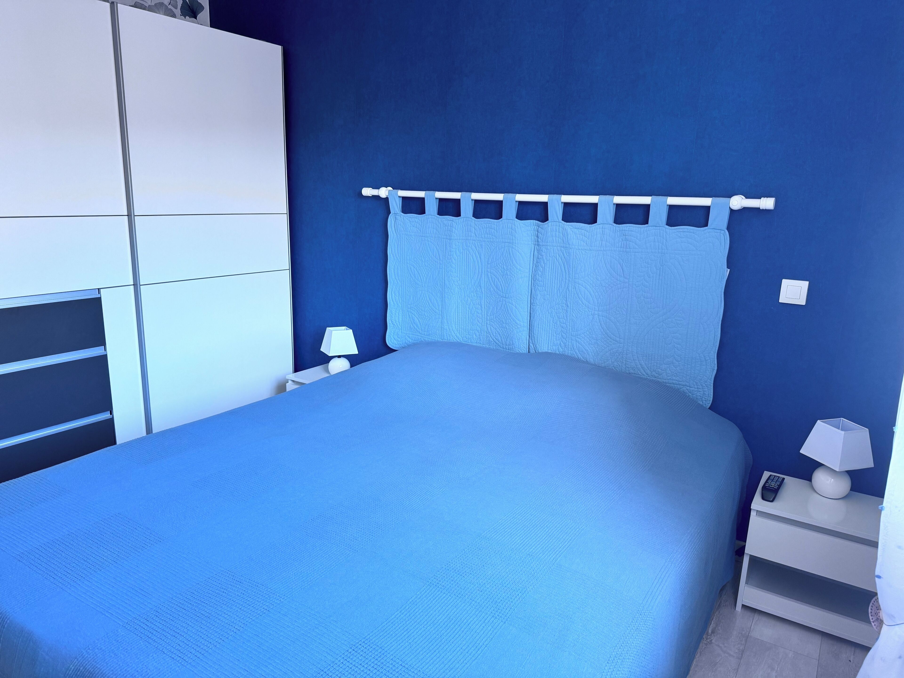 2 Schlafzimmer, Bügeleisen/Bügelbrett