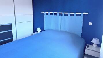 2 Schlafzimmer, Bügeleisen/Bügelbrett