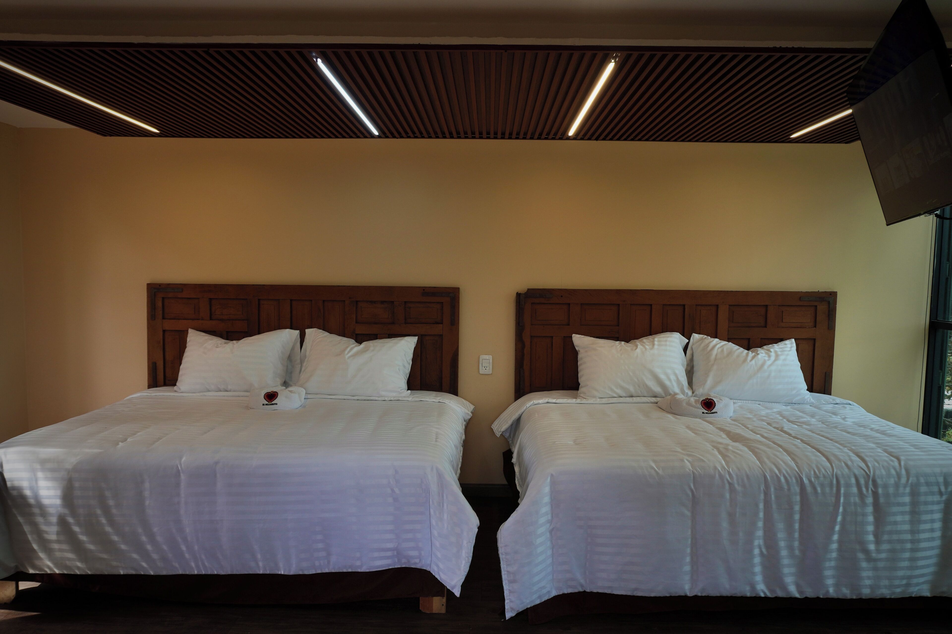 Cabaña estándar, 2 camas matrimoniales | Wifi gratis 