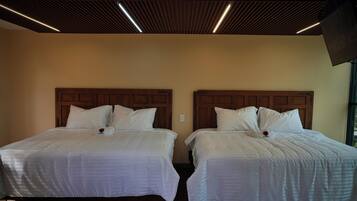 Cabaña estándar, 2 camas matrimoniales | Wifi gratis