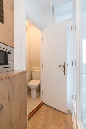 Bruser, hårtørrer, håndklæder, Sæbe